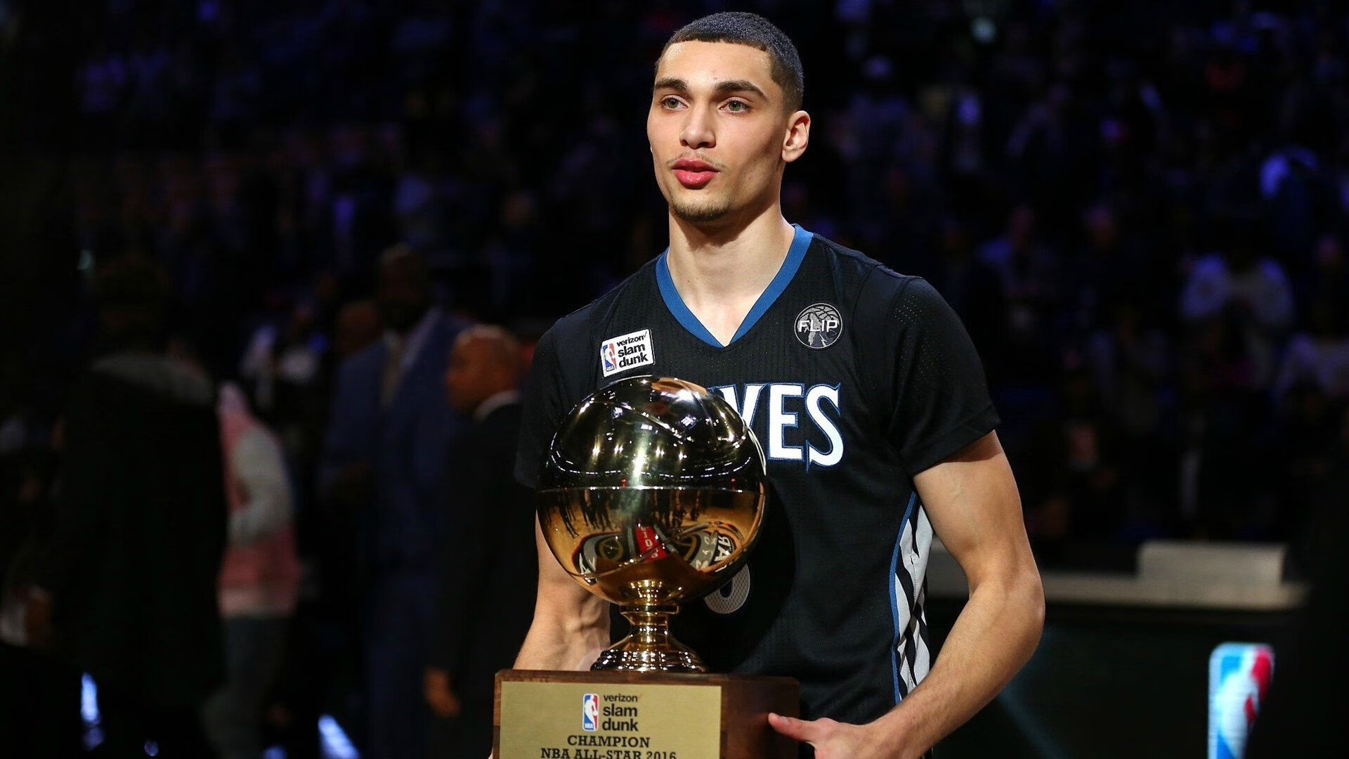 开云·体育全站登录地址-库里：“远距离”的王者，用投篮定义新时代！，库里投的最远的球